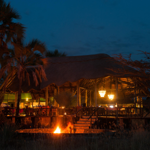 Maramboi Tented Camp Tarangire Feuerstelle am Abend