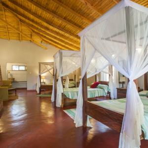 Familienzimmer mit 3 Betten und Kamin