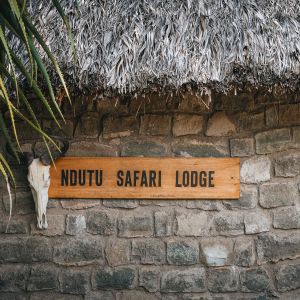 Ndutu Safari Lodge Schild
