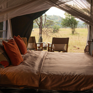 Doppelbett mit Moskitonetz