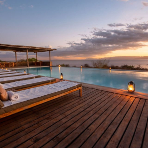 Sonnenuntergang Liegen mit Pool