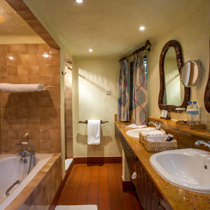 Badezimmer mit Badewanne