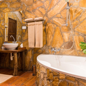 Badezimmer mit Eckbadewanne