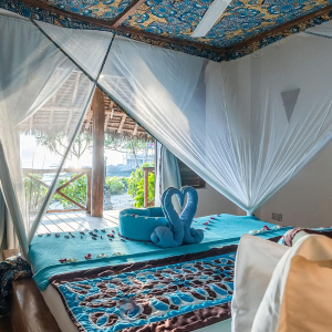 Doppelbett mit Moskitonetz