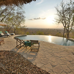 Pool und Ausblick auf die umliegende Landschaft