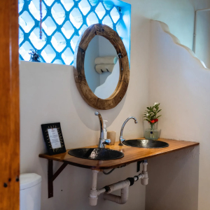 Doppelwaschbecken und Toiltette