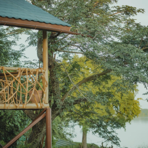 Terrasse mit Ausblick auf den Fluss