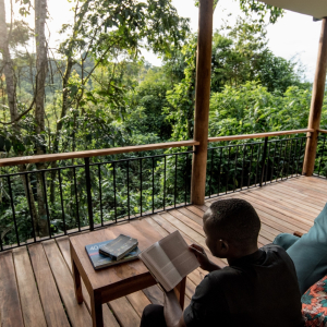 Terrasse mit Ausblick auf die Landschaft