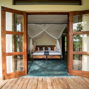 Doppelbett mit Moskitonetzen