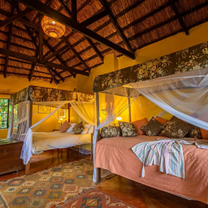 Zwei Doppelbett Zimmer