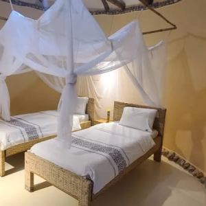 Zwei Einzelbetten mit Moskitonetze