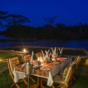 Abendessen am Ntungwe Fluss