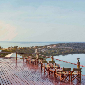 Pool mit Liegen Ausblick 