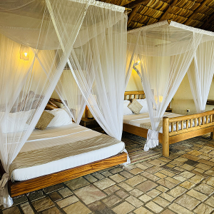 Zwei Doppelbett Zimmer