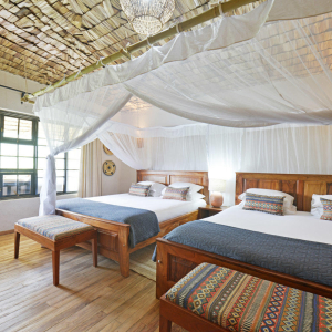 Zwei Doppelbett Zimmer