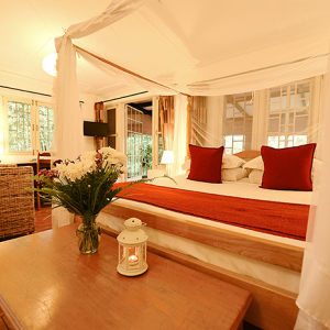 Doppelbett mit Moskitonetz