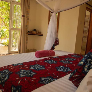 Doppelbett mit Moskitonetz