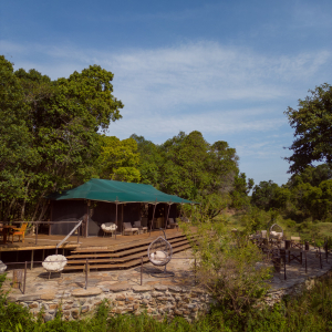 Hauptzelt und Lounge