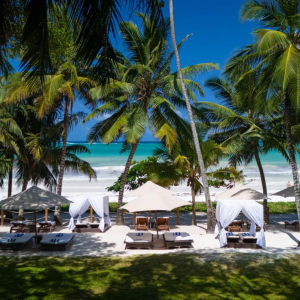 Strand mit privaten Liegen