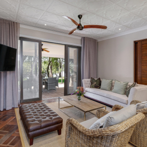 Deluxe Suite Lounge
