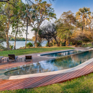 Swimming pool und Zambezi River 
