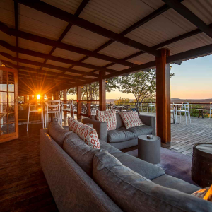 Terrasse mit Sitzgelegenheit
