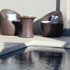 Pool mit Sitzmöglichkeit 