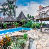 2 Friends Beach Hotel