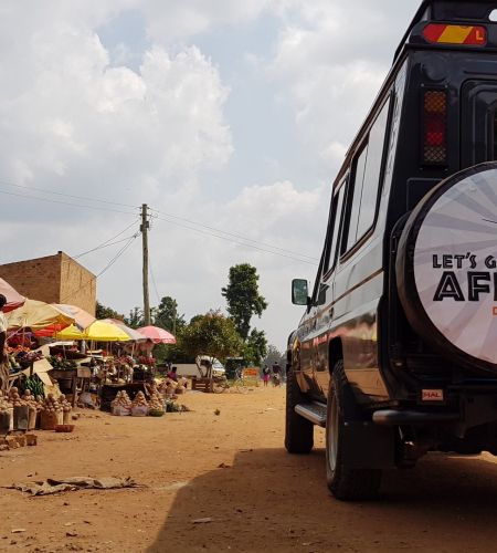 Safari Jeep am Weg nach Kampala